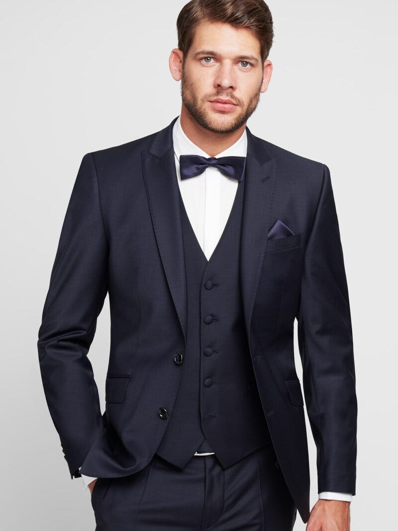 γαμπριατικα κοστουμια